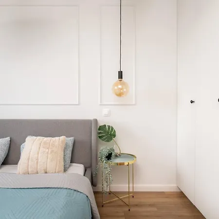 White Tulip Muranow - Metro Center