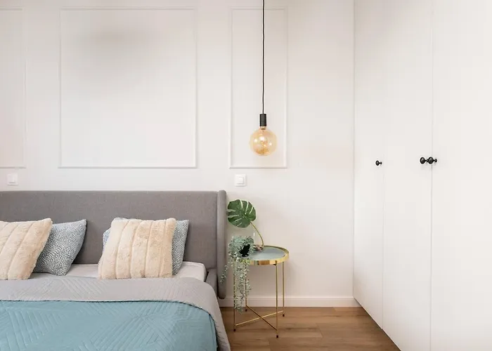 White Tulip Muranow - Metro Center