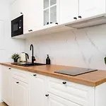 Апартаменты White Tulip Muranow - Metro Center